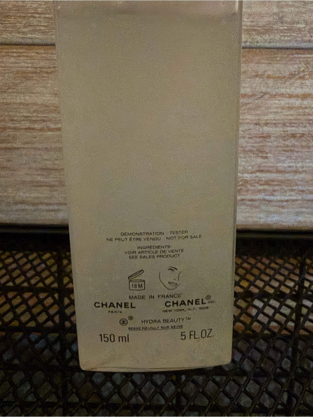 CHANEL Hydra Beauty Micro Liquid Essence - Frosted White & Black Accents - Picture 3 of 3